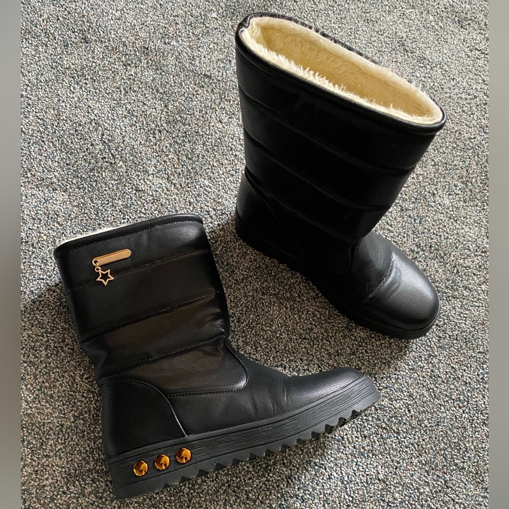 SHEIN Winterboots black with golden details